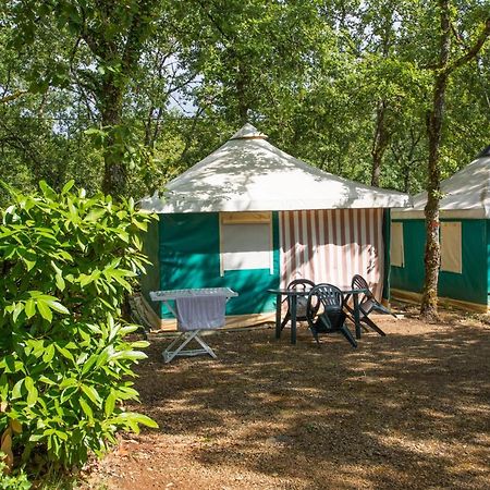 Hotel Camping Au Bois Dormant à Chauffour-sur-Vell Extérieur photo