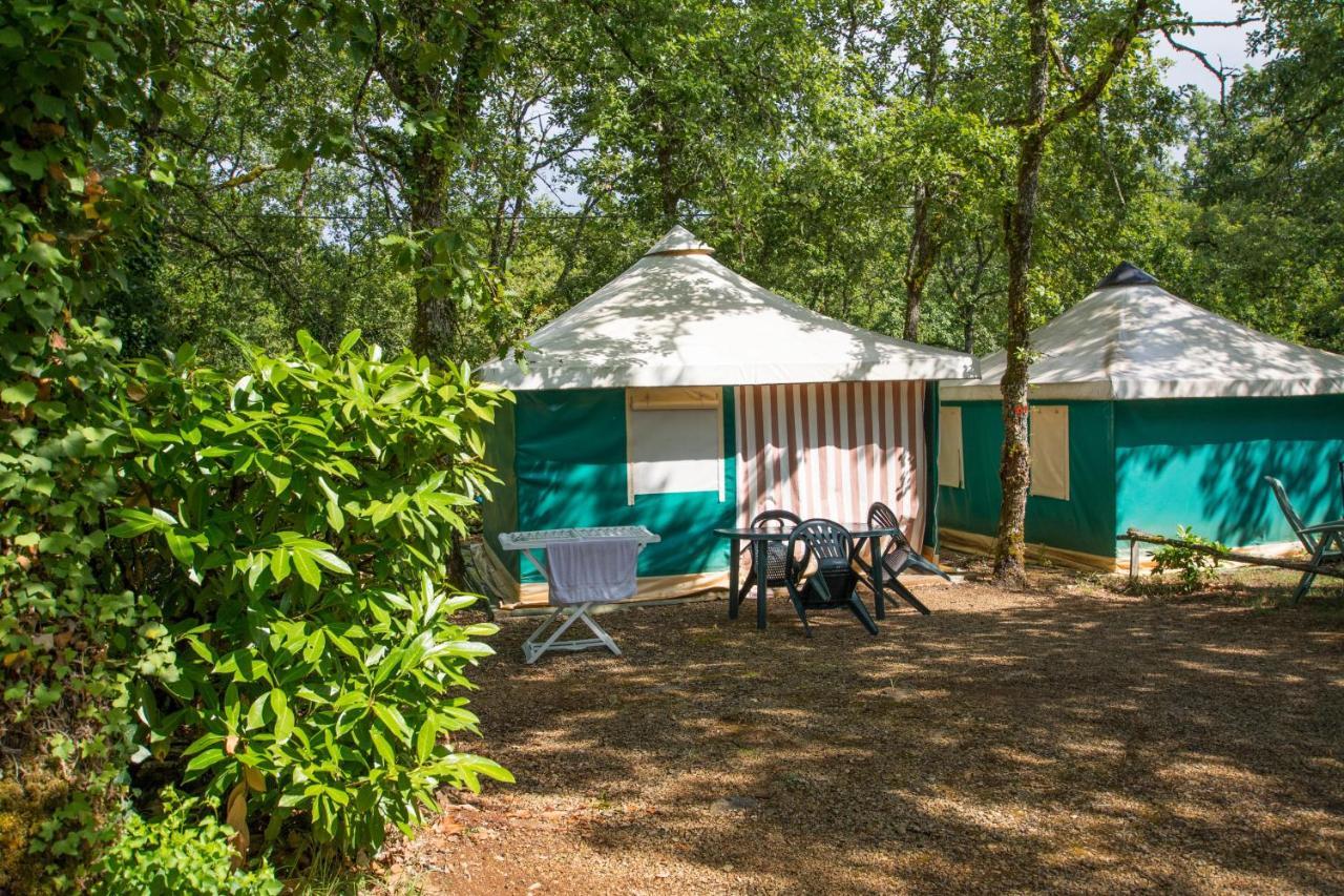 Hotel Camping Au Bois Dormant à Chauffour-sur-Vell Extérieur photo