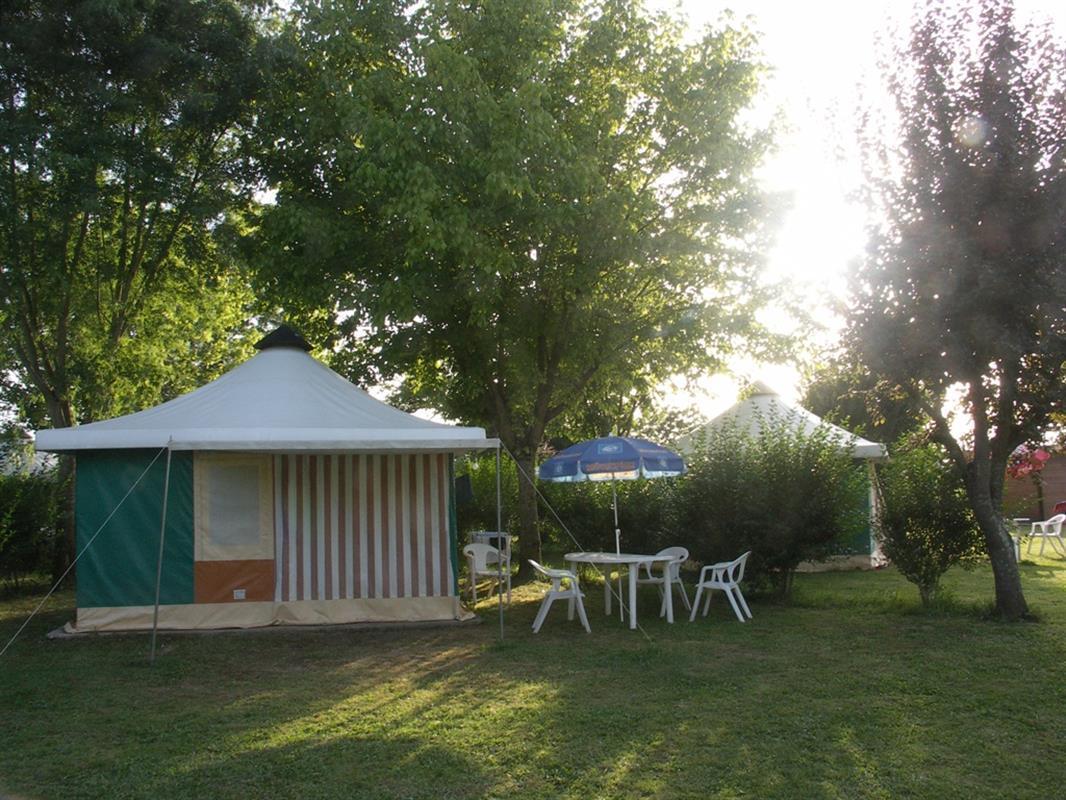 Hotel Camping Au Bois Dormant à Chauffour-sur-Vell Extérieur photo