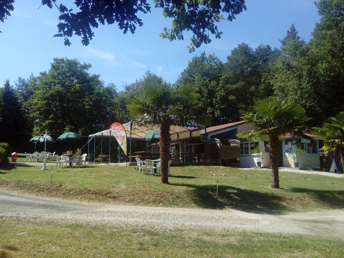 Hotel Camping Au Bois Dormant à Chauffour-sur-Vell Extérieur photo