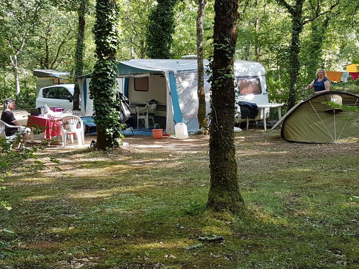 Hotel Camping Au Bois Dormant à Chauffour-sur-Vell Extérieur photo